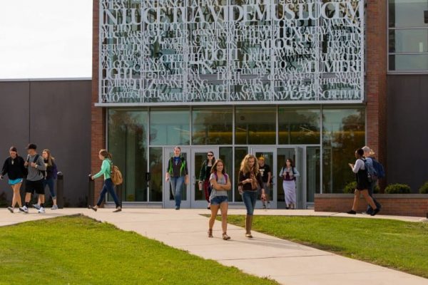 Students-Outside-Arts-and-Sciences